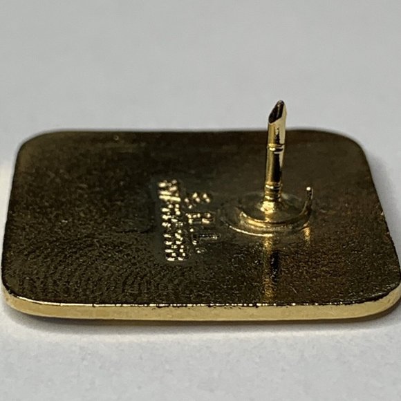 Mount St. Helens National Volcanic Monument Souvenir Pin-Washington Volcano - Picture 5 of 6